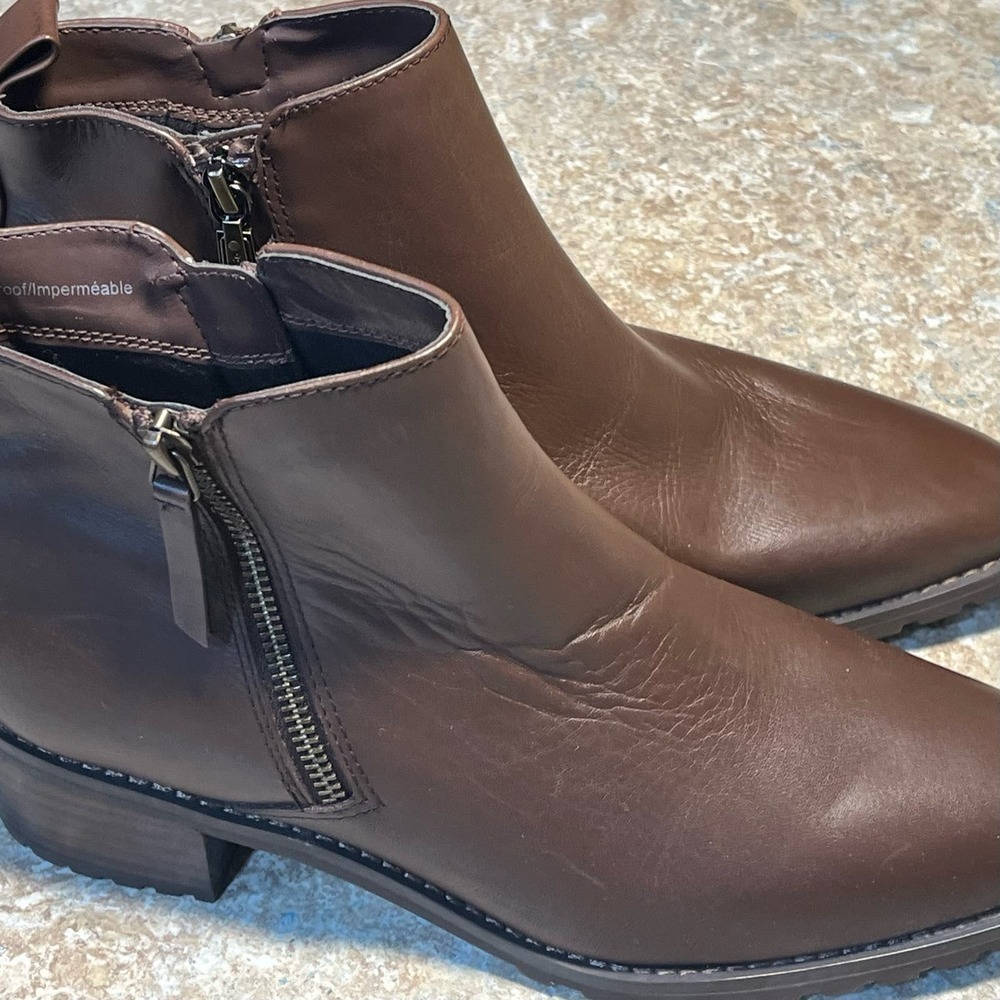 Blondo Women's Brown Samara Waterproof Classic Stacked Heel Booties Size 9.5 - Picture 8 of 10